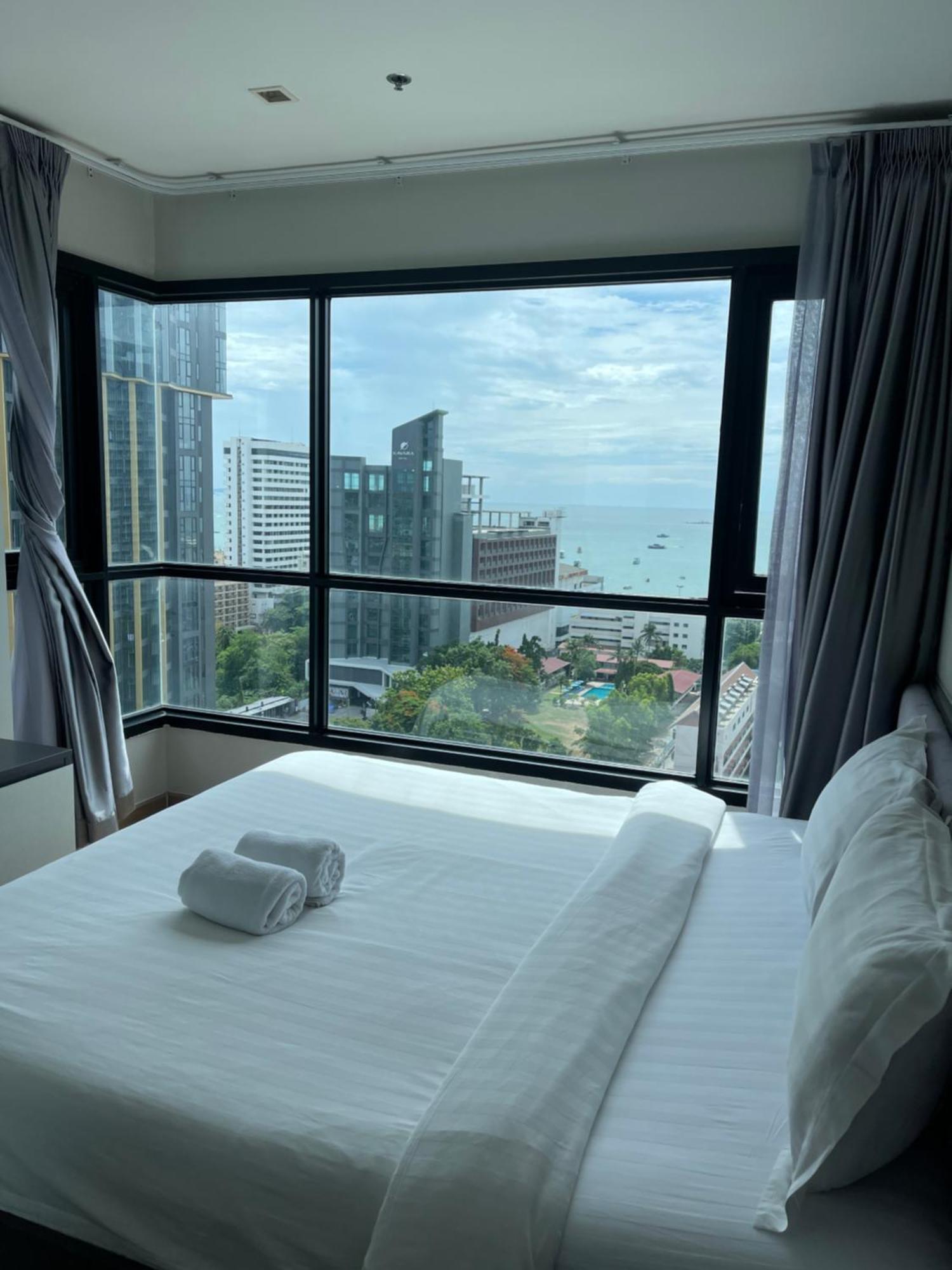 The Base Pattaya By Feng Apartman Kültér fotó